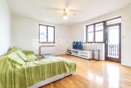 Zagreb, Kustošija, Bobarski put, trosoban stan s tavanom + garaža, Zagreb, Appartment