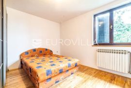 Zagreb, Kustošija, Bobarski put, trosoban stan s tavanom + garaža, Zagreb, Apartamento