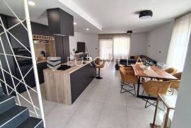 Pula, Štinjan - prekrasna moderna duplex kuća na mirnoj lokaciji, blizina mora NKP 145,81 m2, Pula, بيت