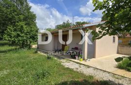 ISTRA, ROVINJ - Kućica od 40 m2 na 1.042 m2 građevinskog zemljišta, Rovinj, House