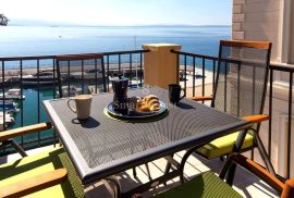 OPATIJA - LUNGO MARE, stan s terasom u vili prvi red do mora, Opatija, Wohnung