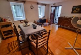 Selce - kamena kuća sa velikim potencijalom blizu mora, Crikvenica, House