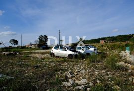 ZADAR, RADOVIN - Građevinsko zemljište s velikim potencijalom u mirnom okruženju mjesta Radovin na samo 8 minuta od plaže!, Ražanac, Земля