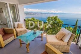 OPATIJA- villa 2.RED DO MORA!! 500m2 + uređena okućnica 900m2, Opatija, Famiglia