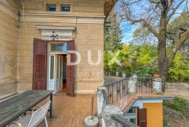 OPATIJA, CENTAR - unikatan dvoetažni stan u povijesnoj vili drugi red do mora, Opatija, Appartment