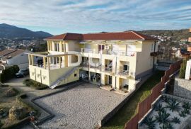 OPATIJA, MATULJI- villa s apartmanima 1000m2 s panoramskim pogledom na more + okućnica 2200m2, Matulji, Maison