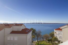 Selce apartman s pogledom na more, 30 m od plaže, Crikvenica, Wohnung