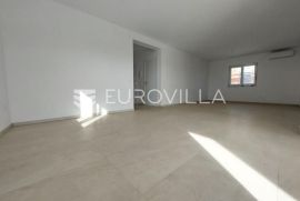 Istra, Pula, penthouse u novogradnji s pogledom na naselje, Pula, Daire