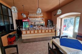 KARLOBAG - centar - kuća II.red do mora - restoran s apartmanima, Karlobag, Σπίτι