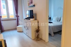 Stan centar prvi kat 38,11m2, Pula, Flat