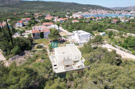 ŠIBENIK - BILICE, novo, namješten luksuzni stan, 1. kat, 400 m od mora, Šibenik - Okolica, Kвартира