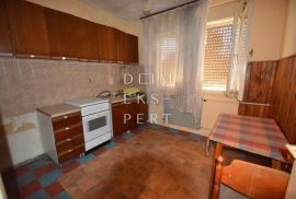 Sesvete, Dvije kuće na odličnoj lokaciji u Sesvetama, pogodno za stanogradnju, 350 m², Zagreb, Casa