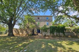 Šarmantna istarska kamena kuća  s otvorenim pogledom i velikim terenom, Motovun, House