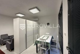 Zagreb, Gornji Grad, novouređeni prostor 30 m2 s privatnom terasom, Zagreb, Appartement