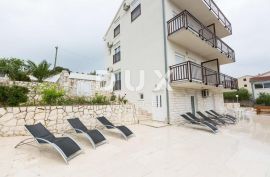 TROGIR, ČIOVO - Prostrana apartmanska kuća u blizini mora, Okrug, Famiglia