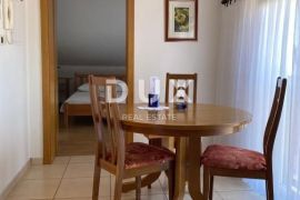 TROGIR, ČIOVO - Prostrana apartmanska kuća u blizini mora, Okrug, Famiglia