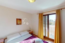 Pansion komfor- hotelski apartmani uz more, Sukošan, Дом