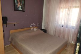 ROGOZNICA - Apartmanska kuća sa spektakularnim pogledom, Rogoznica, House