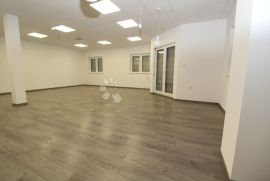 VIŠKOVO POSLOVNI PROSTOR 120M2, Viškovo, Propiedad comercial