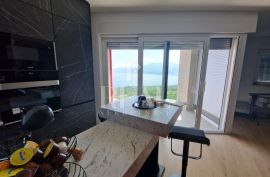 Martinkovac stan 77 m2,2S+DB,logia pogled na more, Rijeka, Appartamento