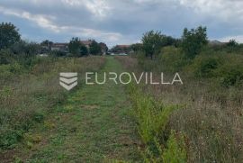 Istra, Svetvinčenat - građevinsko zemljište 500 m2 s privatnim putem, blizina infrastrukture, Svetvinčenat, Land