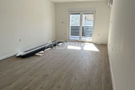 ĐAKOVO!NOVOGRADNJA!STAN U PRIZEMLJU,TROSOBNI STAN PODRUMOM,TERASOM I GARAŽOM U URBANOJ VILI 77M2,PRILIKA!TOP DESTINACIJA!, Đakovo, Appartement