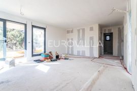 Čiovo, dvosoban stan s terasom + garažno mjesto, Okrug, Apartamento