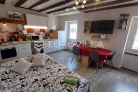 Istra, Rovinj - apartmanska zgrada u strogom centru grada s puno potencijala - 100 m od mora, Rovinj, Appartamento