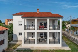 Apartmanska kuća na dobroj lokaciji, Ližnjan, Istra, Ližnjan, Casa