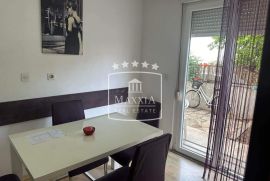 Zadar - prostrani stan prizemlje 74m2 s terasom 44m2! 239000€, Zadar, Stan