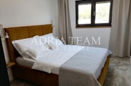 APARTMANI U URBANOJ VILI S BAZENOM, 250 m OD MORA, VIR - ZADAR, Vir, Casa