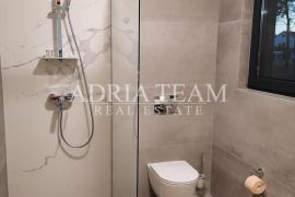 APARTMANI U URBANOJ VILI S BAZENOM, 250 m OD MORA, VIR - ZADAR, Vir, Casa