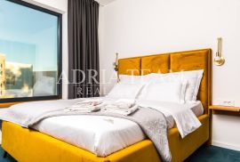 APARTMANI U URBANOJ VILI S BAZENOM, 250 m OD MORA, VIR - ZADAR, Vir, Casa