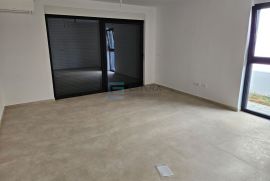 PRODAJA kuća sa bazenom Vir, 450 m od mora, 2 apartmana, garaža, Vir, Дом