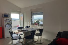 VIŠKOVO-SARŠONI, STAN U VISOKOM POTKROVLJU OD 77.5 m2, 2S+DB S 300 m2 OKUĆNICE, Viškovo, Appartement