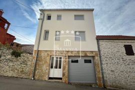 Zadar, Diklo - tipična dalmatinska kuća 120m2 u blizini mora! 255000€, Zadar, Haus