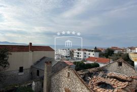 Zadar, Diklo - tipična dalmatinska kuća 120m2 u blizini mora! 255000€, Zadar, House