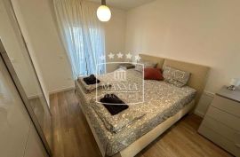 Diklo - luksuzan 4.5 sobni stan 50m do mora krovna terasa! 450000€, Zadar, Appartement