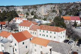 Kamena kuća u centru Imotskog 102 m2 - novo u ponudi, Imotski, House