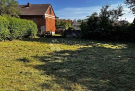 KUĆA ZA RUŠENJE I VELIKO GRAĐEVINSKO ZEMLJIŠTE, Prelog, Casa