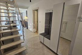 BULEVARD STAN 112.40M2 U NOVIJOJ ZGRADI, Rijeka, شقة