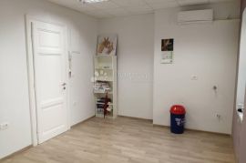 RIJEKA, CENTAR - 2 studio apartmana i poslovni prostor, Rijeka, Kвартира