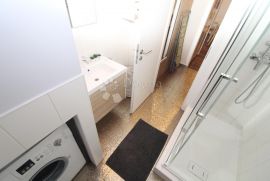 RIJEKA, CENTAR - 2 studio apartmana i poslovni prostor, Rijeka, Kвартира