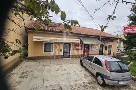 Centar Matulja, Kuća sa poslovnim prostorima 300 m2, Matulji, Casa