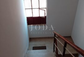 Prostrani stan s pogledom na more i garažom u Crikvenici, Crikvenica, Appartment