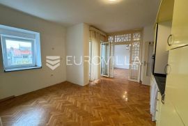 Đakovo, Centar, šarmantan dvosoban stan 70 m2 + spremište, Đakovo, Appartement