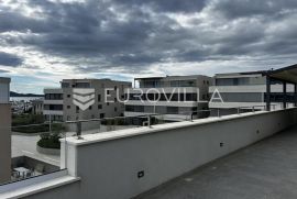 Zadar, Draženica, trosoban penthouse NKP 172 m2 prvi red do mora  i zajedničkim bazenom, Zadar, Appartement