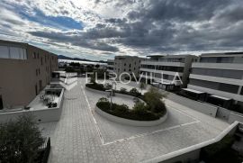 Zadar, Draženica, trosoban penthouse NKP 172 m2 prvi red do mora  i zajedničkim bazenom, Zadar, Appartement