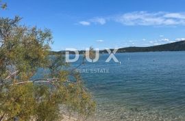 ŠIBENIK, BETINA - Luksuzni stan u novogradnji prvi red do mora, Tisno, Flat