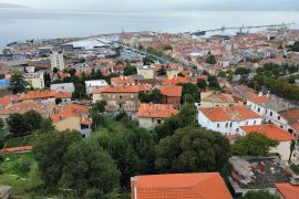 BULEVARD, samostojeća kuća s okućnicom i pogledom na more, Rijeka, House